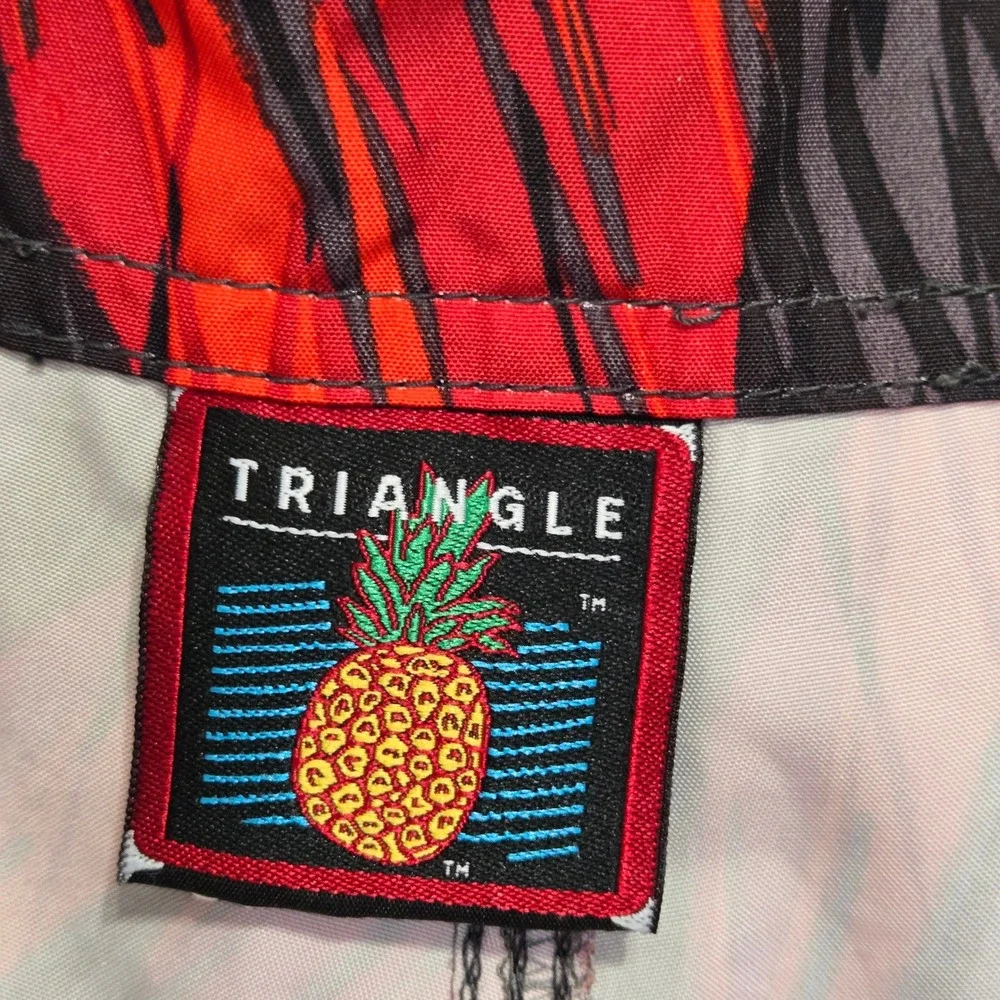 Triangle Riviera Beach Mens Board Shorts Size 32 Red Black Tropical Floral‎ Swim